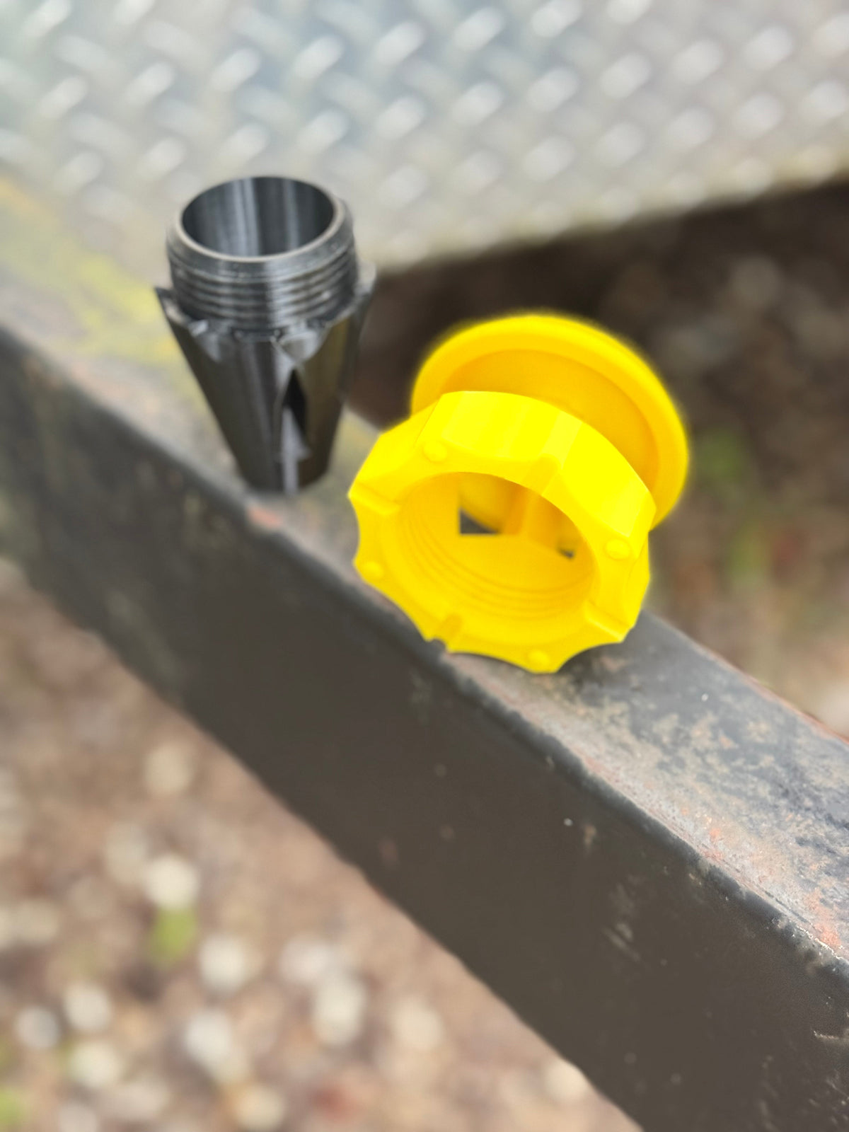 Screw-Together Bucket Top Fly Trap