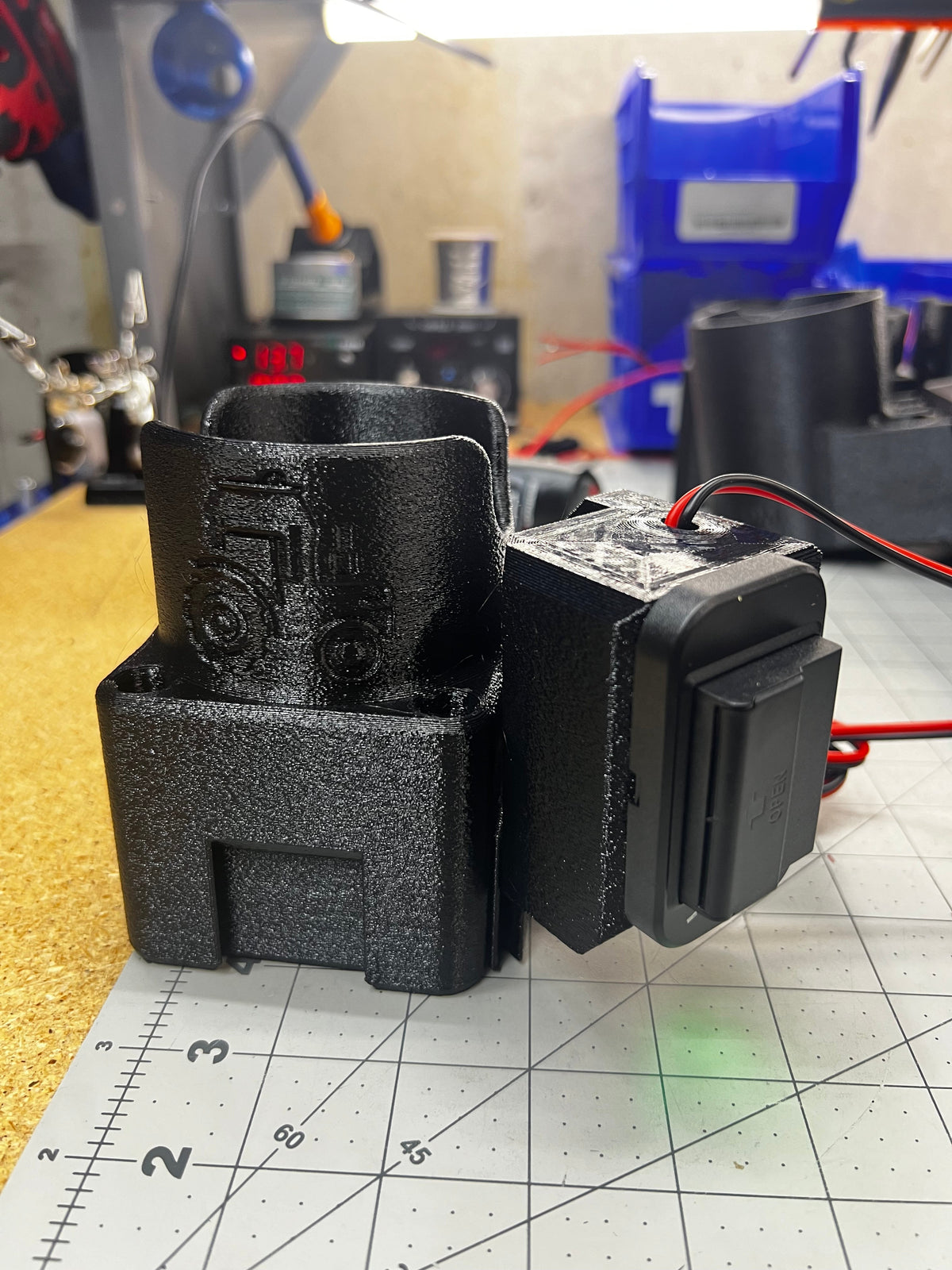 Snap Sip Universal Vertical Post Mount