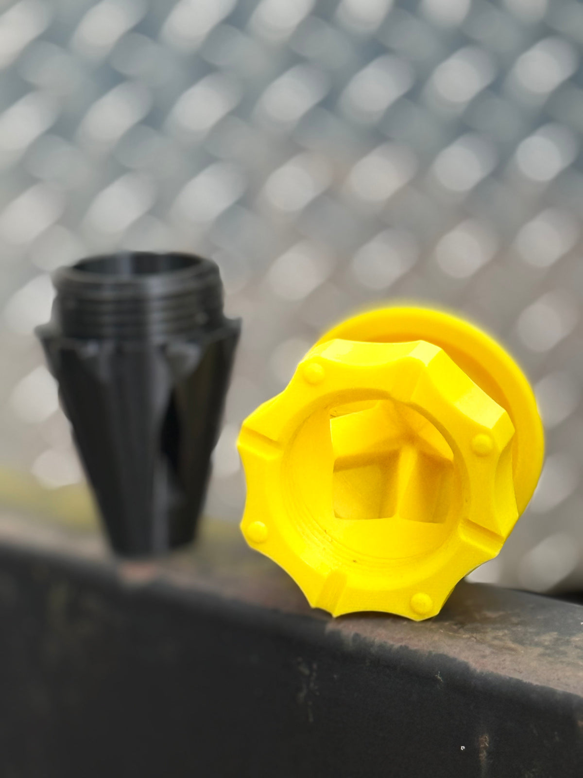 Screw-Together Bucket Top Fly Trap